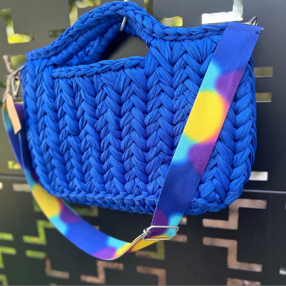 This handwoven knitted handbag, lovely shade of blue, one of a kind. Size M.